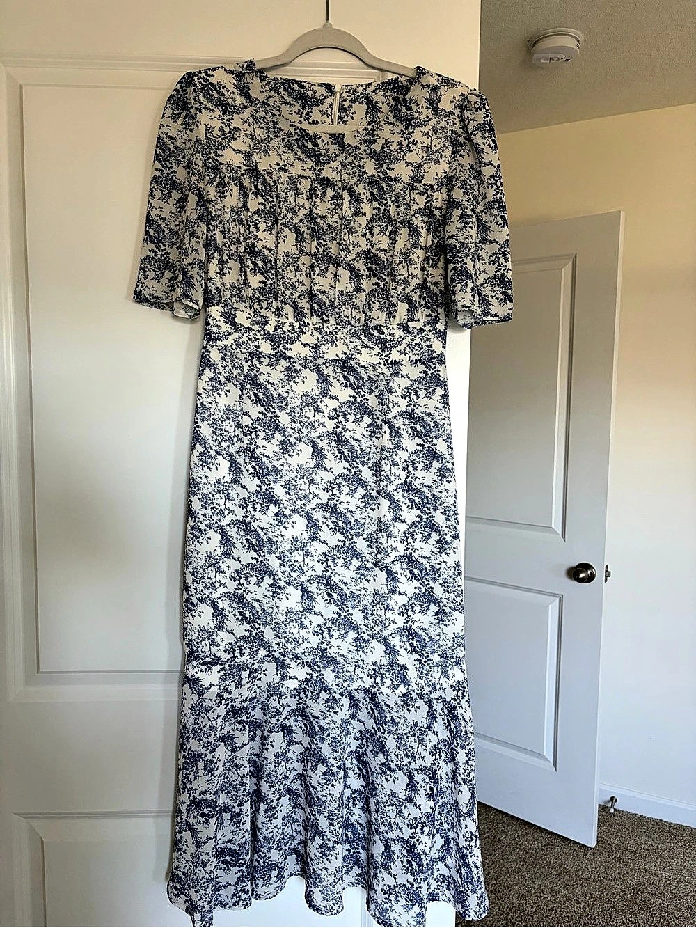 Dazy Blue Floral Midi Dress Size Medium Like New